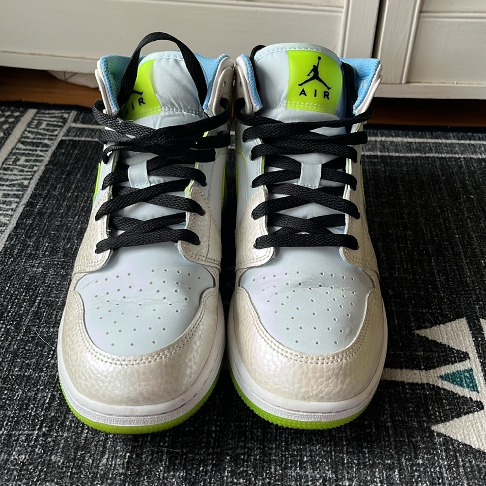 Air Jordan 1 Mid SE GS Warped Swoosh Sneakers 6.5Y / Women’s 8 - Picture 2 of 5